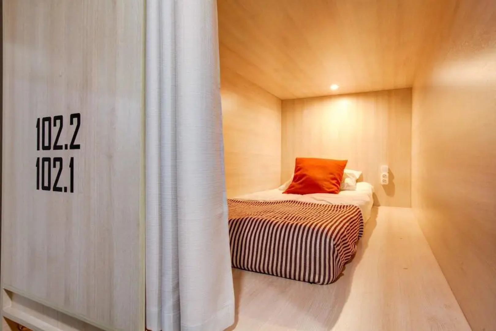 Отель Капсульный хостел Dad and Cat