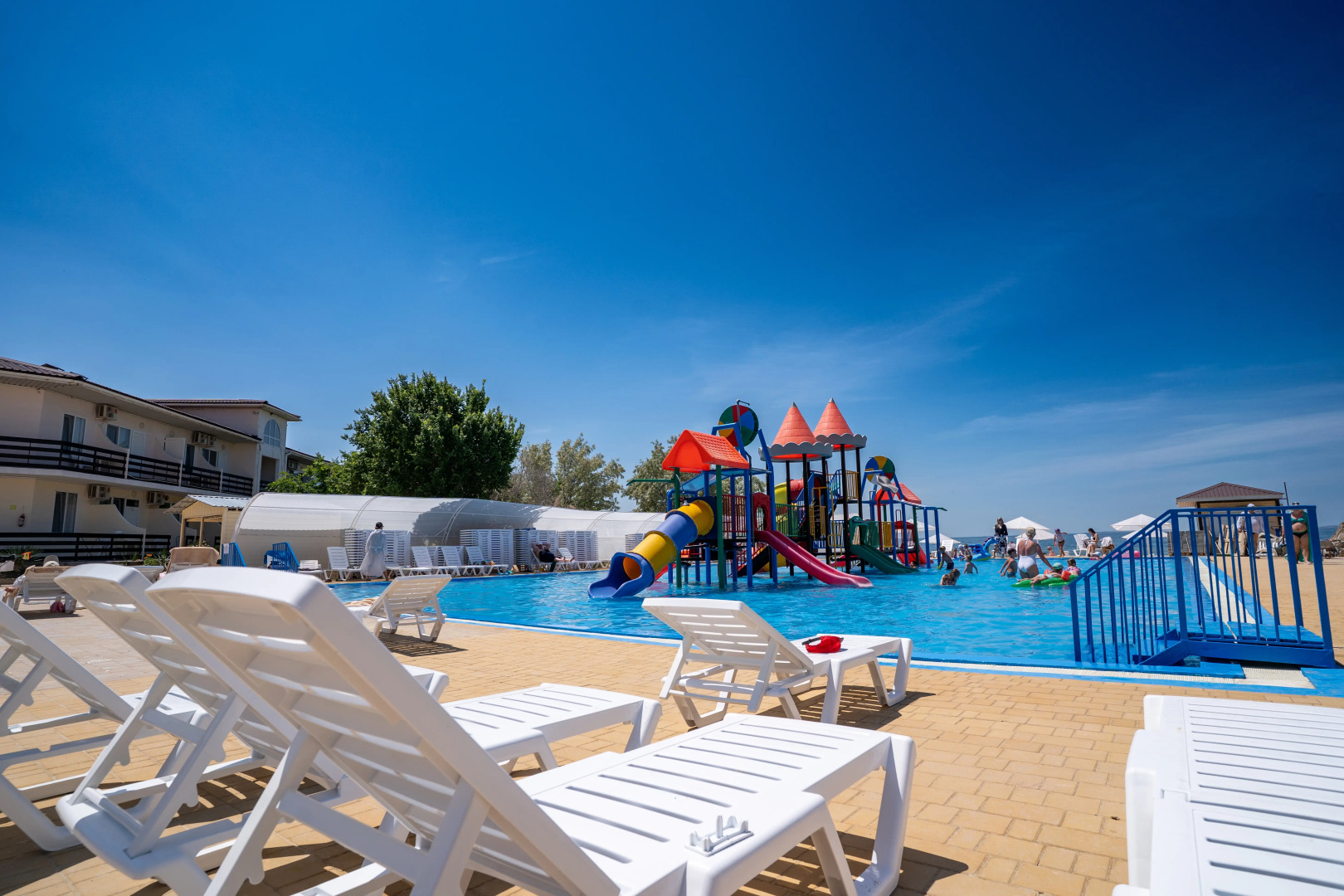 Семейный отель АзовЛенд