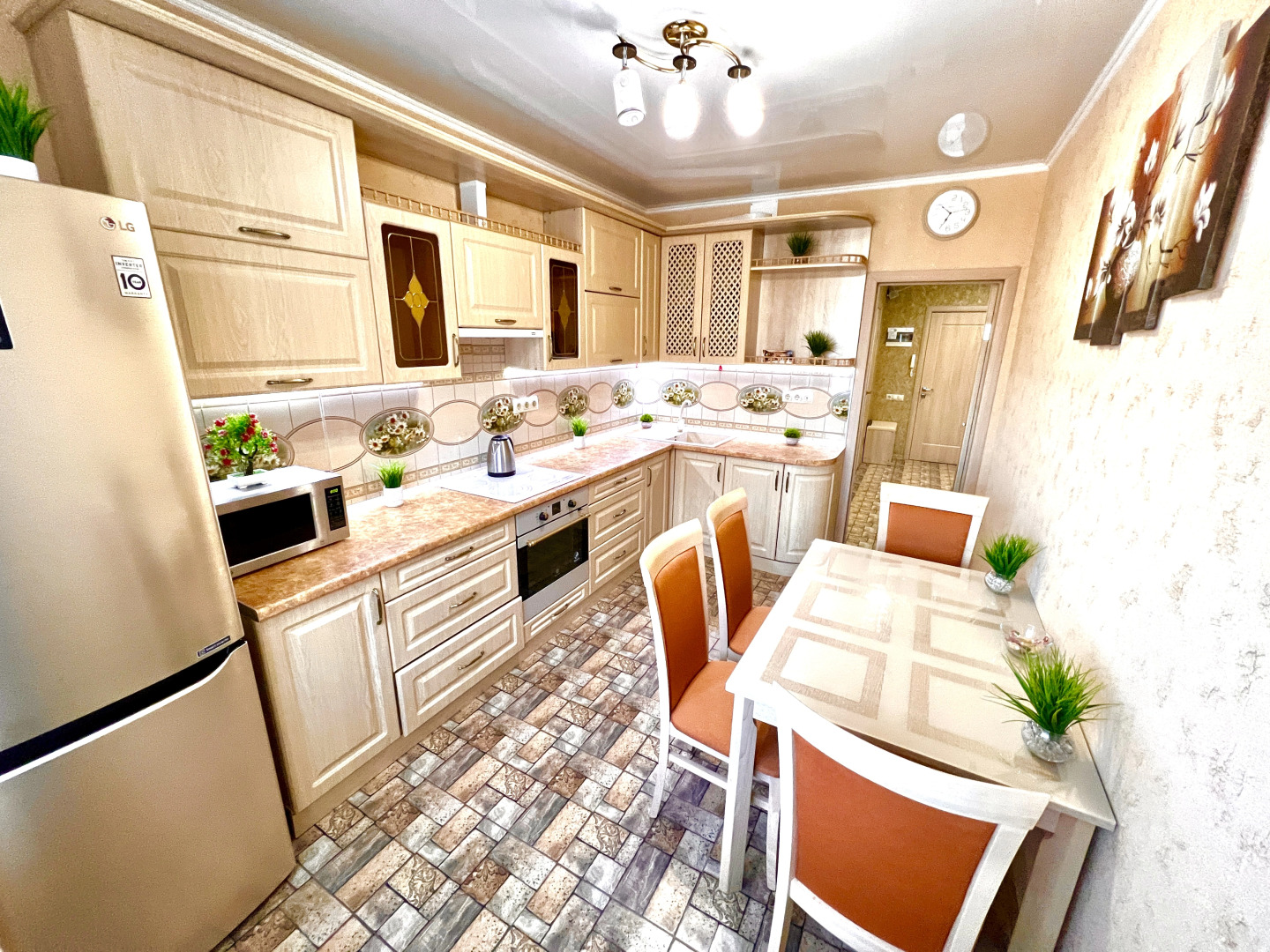 Апартаменты двухкомнатные в Центре Города на 5 этаже (рядом с набережной р. Волга) у ул. Арцыбушевская, 204