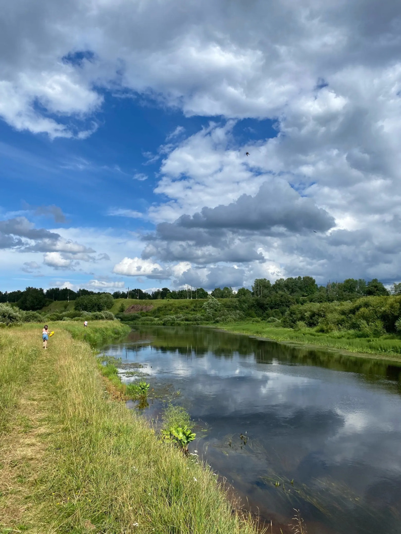 Частный дом Дом у реки в английском стиле