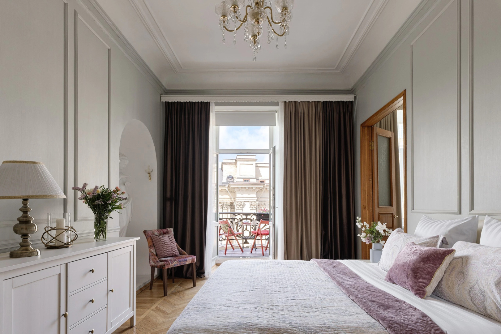 Апартаменты Minin Apartments с видом на Казанский собор 120 кв.м.