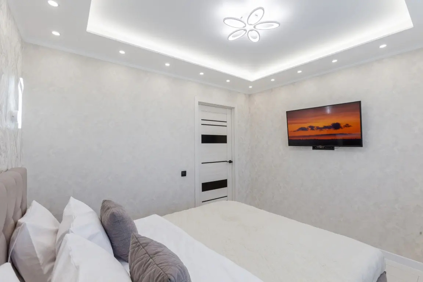 Апартаменты Уютные Апарты RentPlaza 1 с Красивым Видом