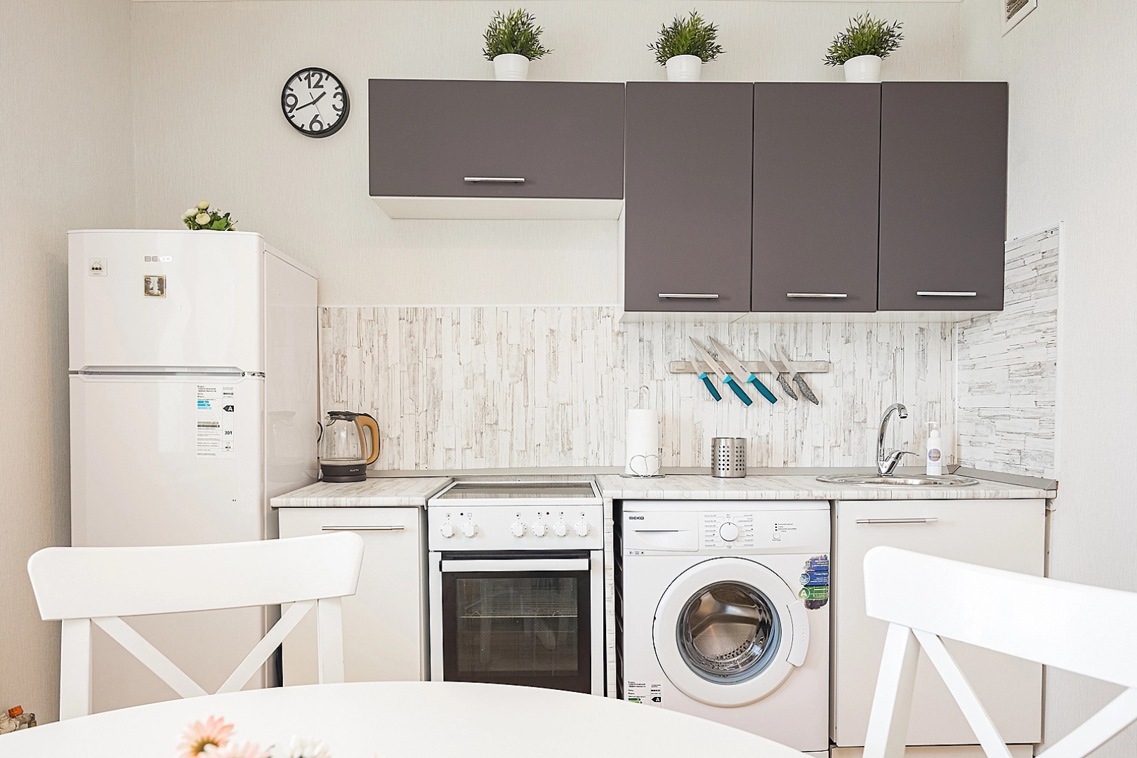 Апартаменты двухкомнатные c видом на Волгу на Волжской набережной  25, м.Cтрелка. Сова-Дом