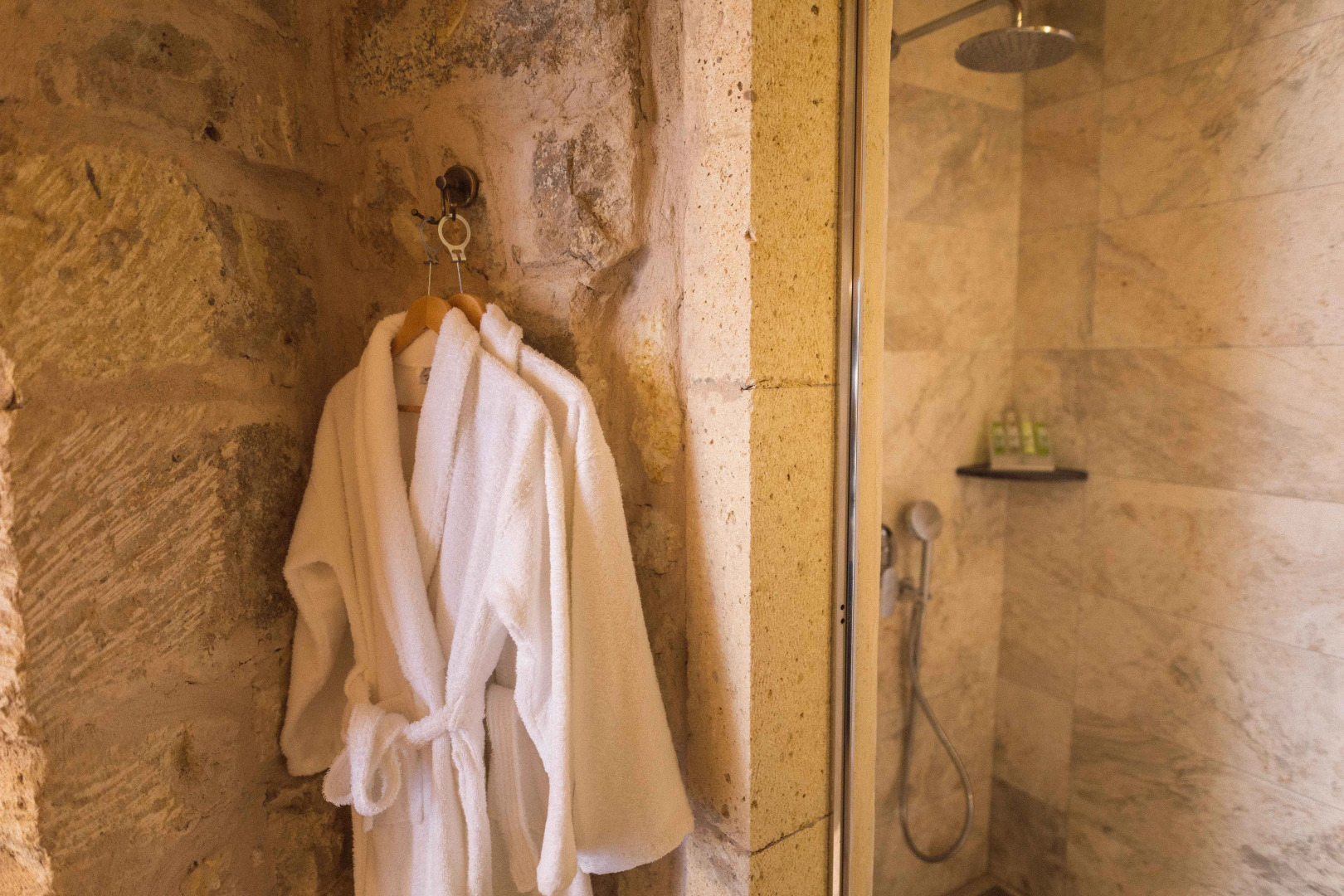 Отель Solo Cave Suites