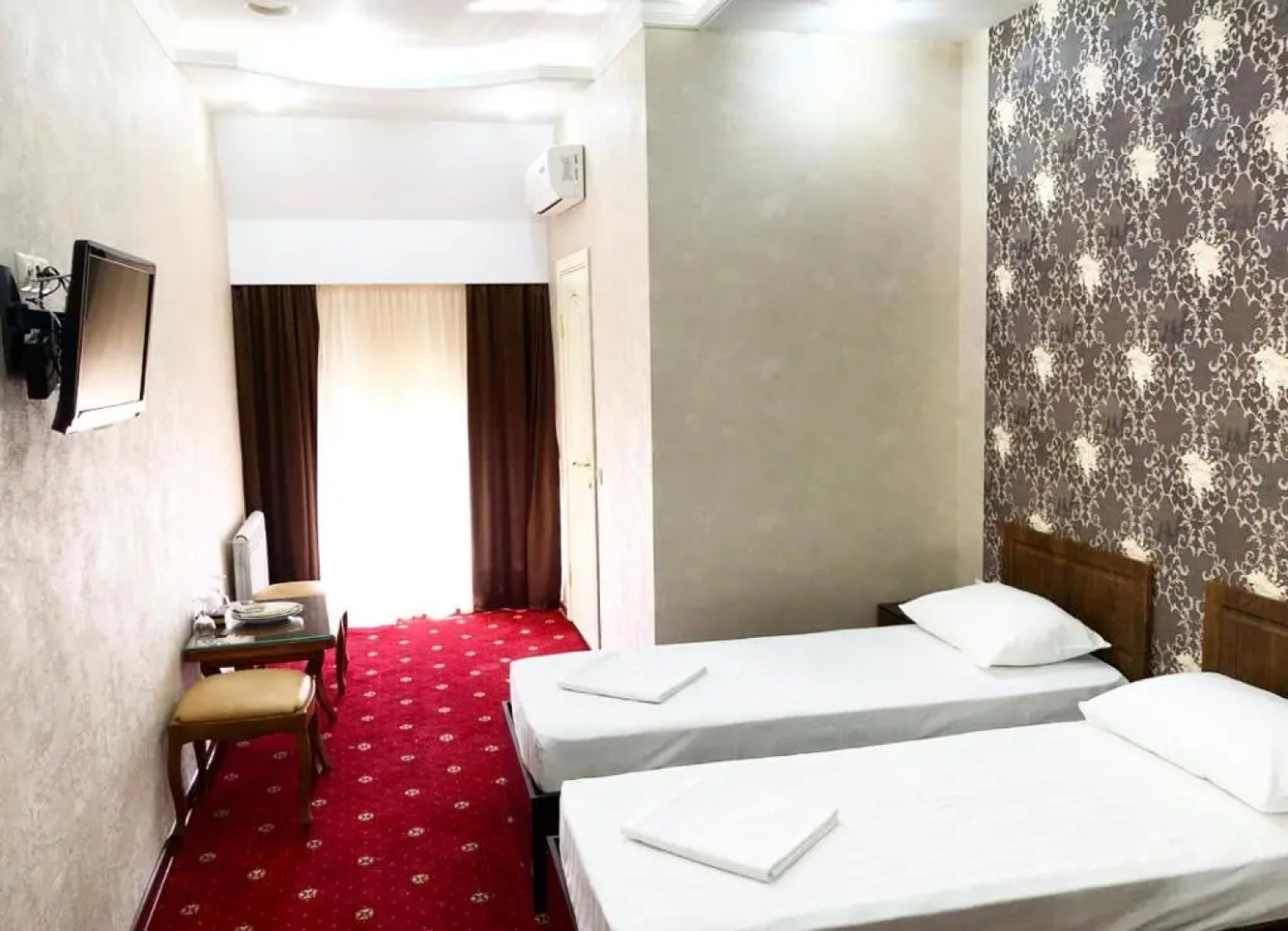 Отель Caesar Royal Palace