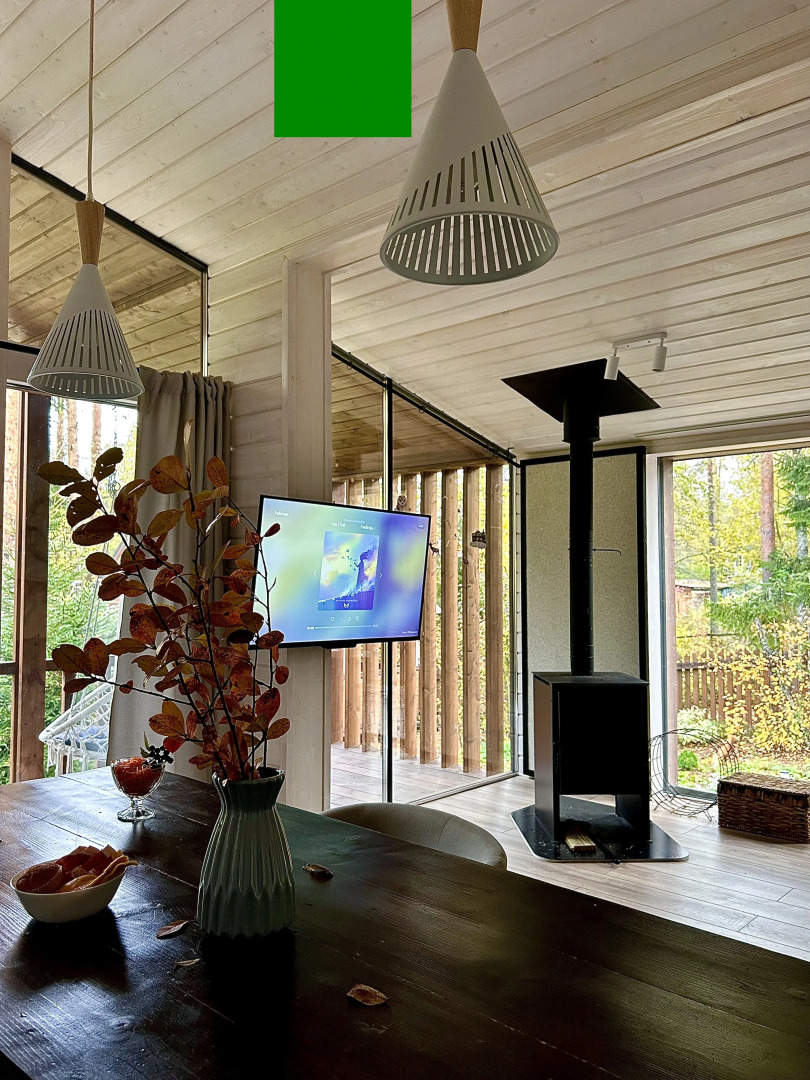 Частный дом у озера с террасой Сосновый дом