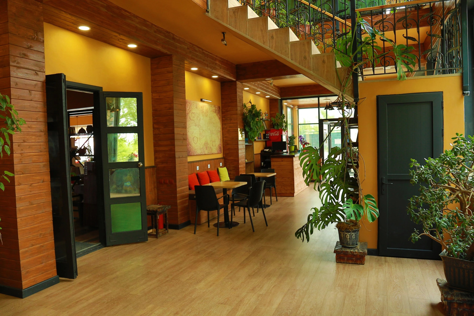 Отель Маданур