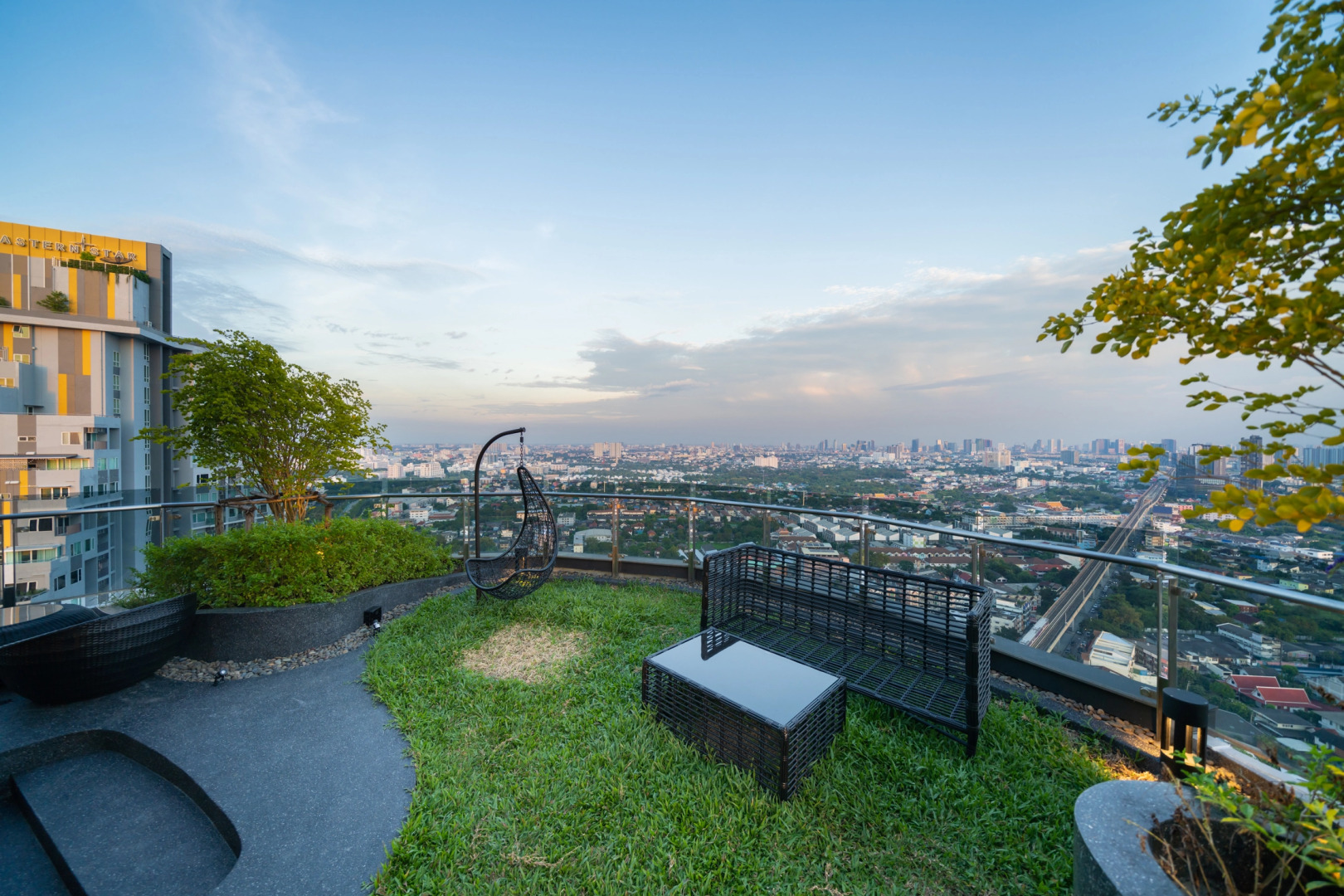 Отель Oakwood Suites Tiwanon Bangkok