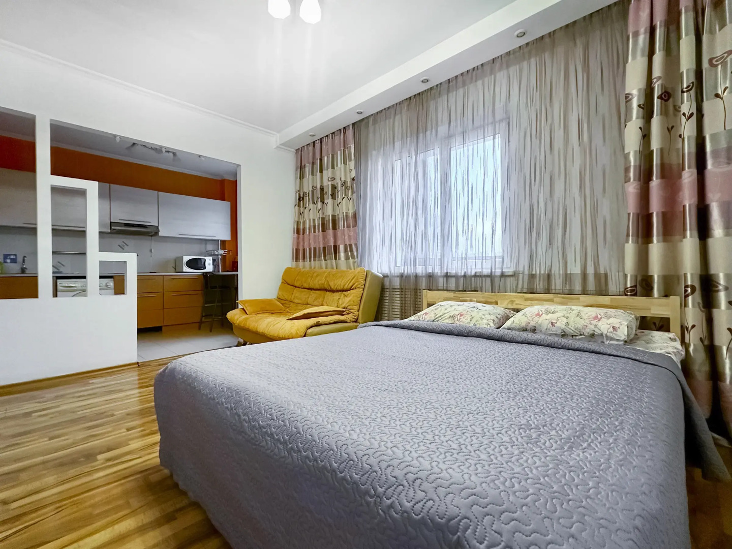 Апартаменты 05. Самый центр. Вид на город и горы. Идеально для командированных и туристов.