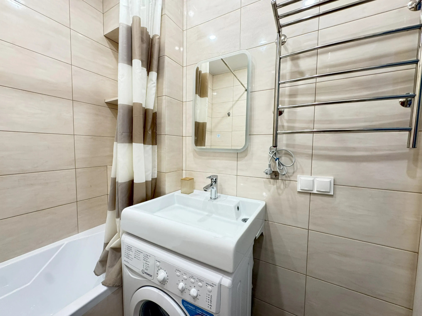 Квартира Пятиместная Красивая в Новом Районе Дивный Квартал у Озера