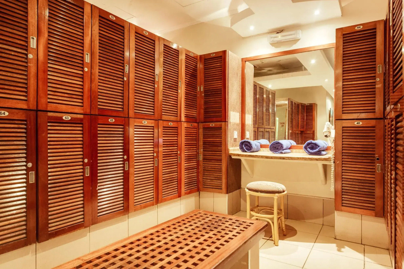 Отель Sheraton Kampala