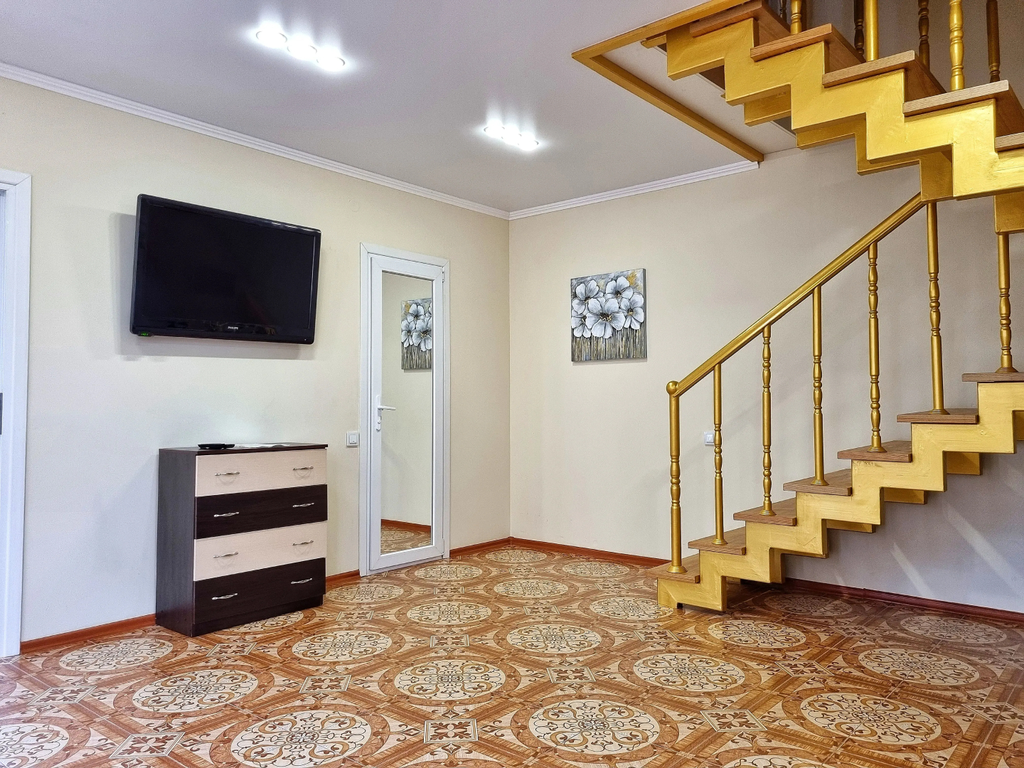 Частный дом Sunny Holiday Home