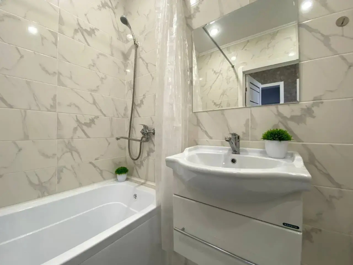 Апартаменты LikeHome на Дорофеева 7