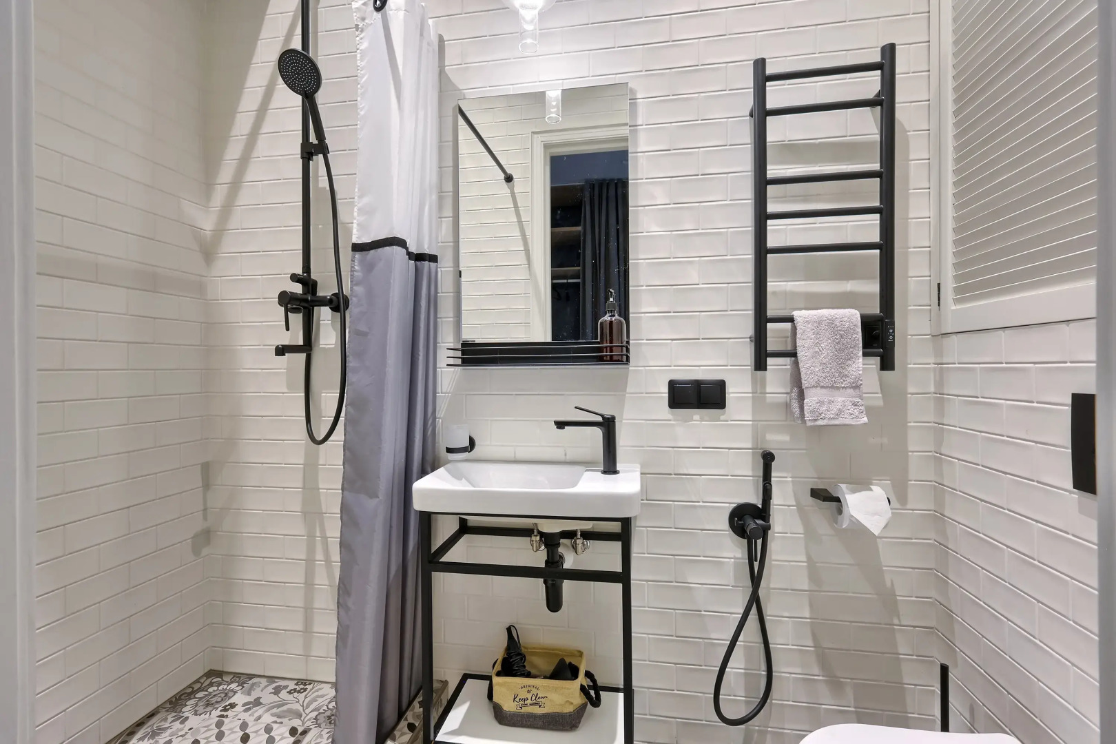 Апартаменты MyHomeYourHome на Чайковского 2\7