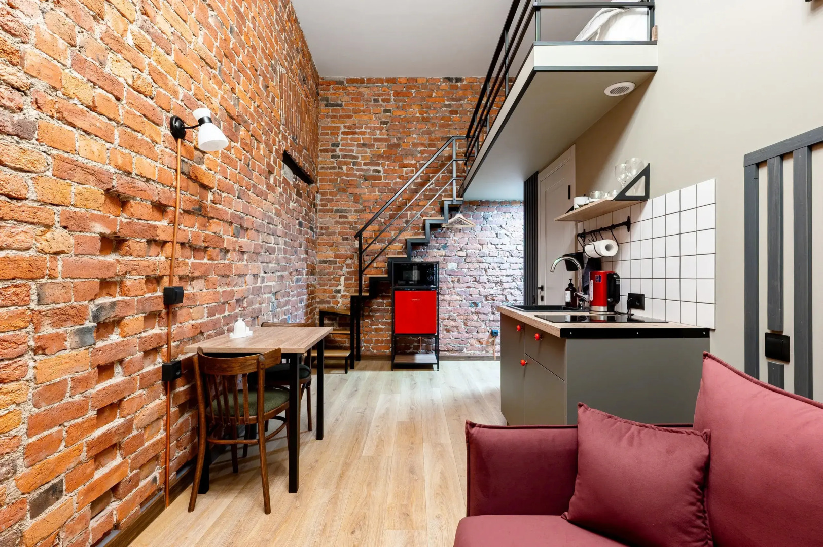 Апартаменты с видом на Неву