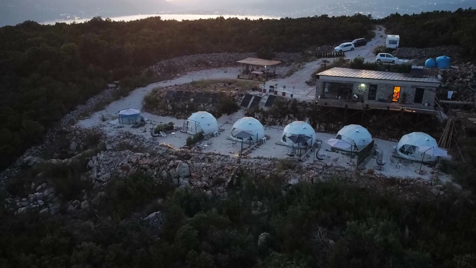 Глэмпинг ROSE (Luštica Bay)