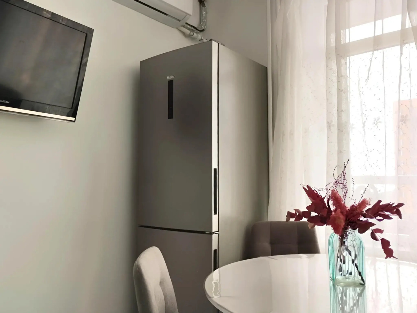 Квартира Двухкомнатная с Балконом и Красивым Видом