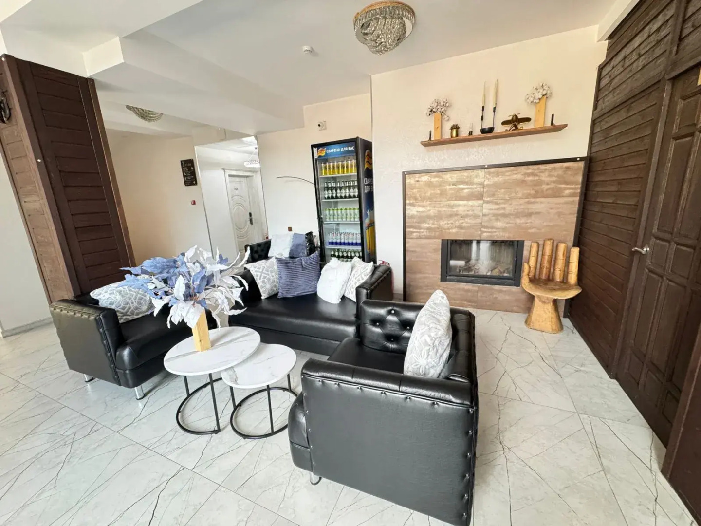 Апартаменты студия с видом на Кавказские горы есть бассейн и баня