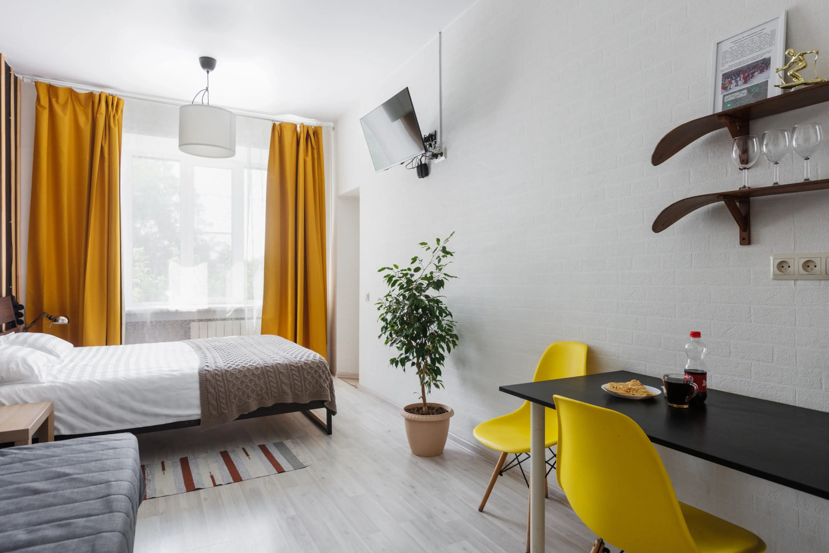 Отель Academ Inn