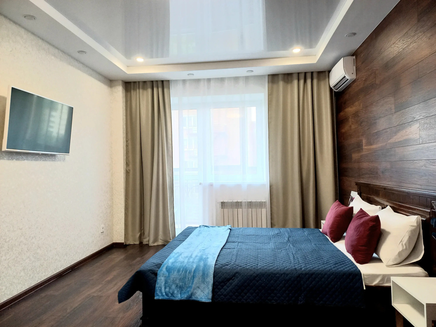 Квартира сети Неотель панорамная рядом с ВГУ, памятником Славы