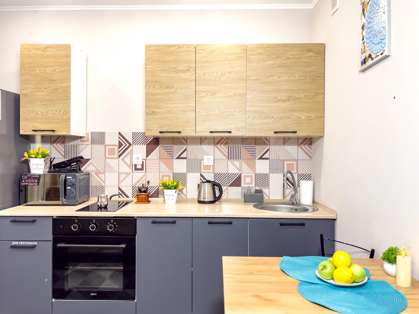 Апартаменты еЖИВИка Автомобилистов 13