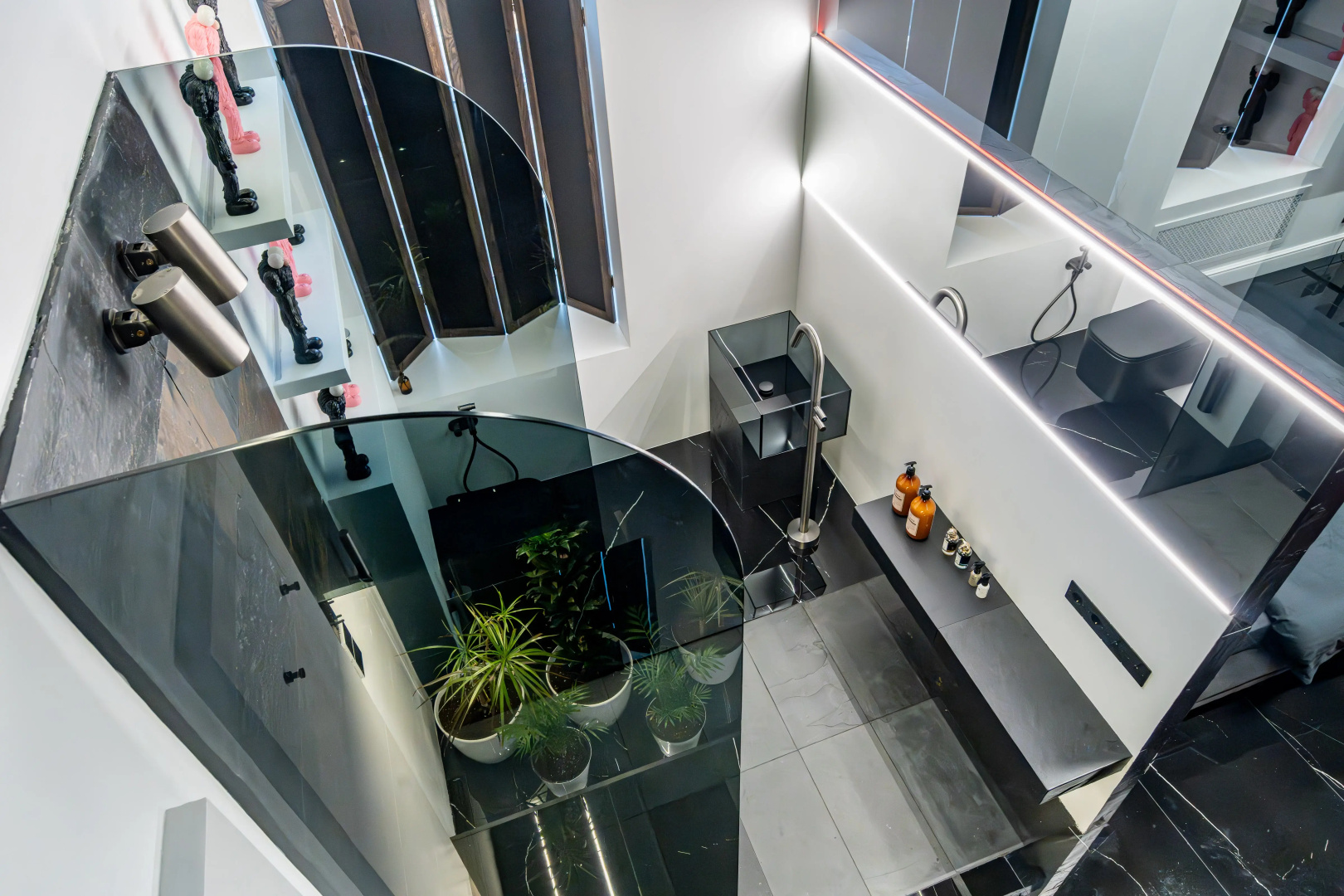 Апартаменты на Невском проспекте hth24 Apartments, авторский дизайн, сауна, камин