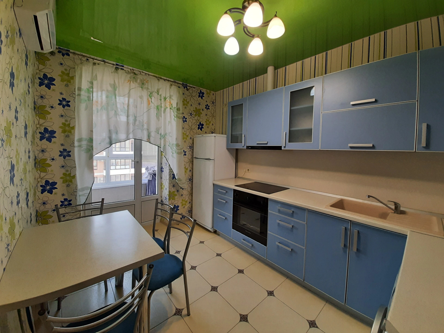 Апартаменты на Леонида Лаврова