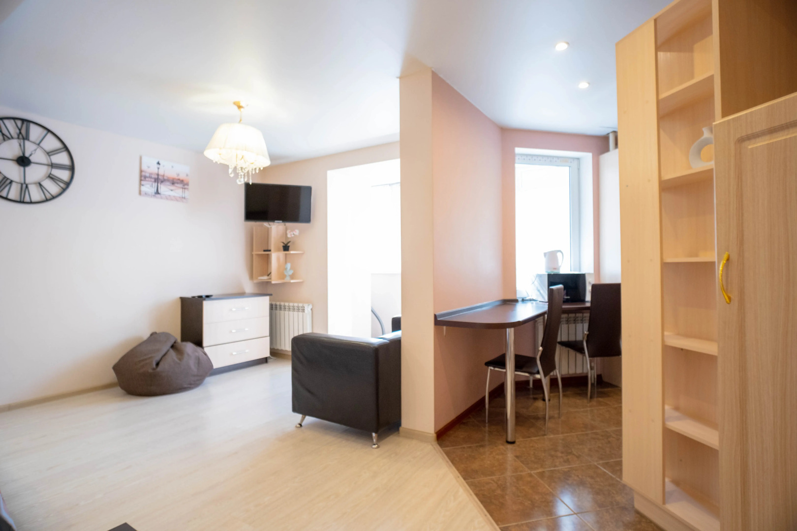 Апартаменты студия с светлым ремонтом в новом доме