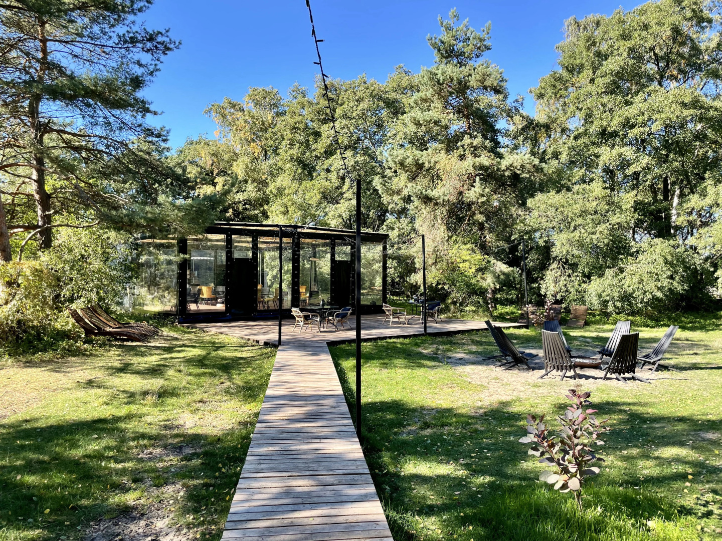 Поляна Глэмпинг, 1-я линия моря (12+)