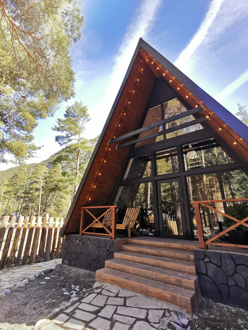 Шале Треугольный дом на огороженной территории