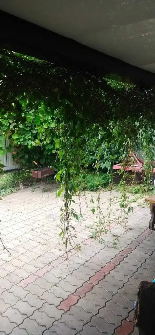 Частный дом с баней на территории