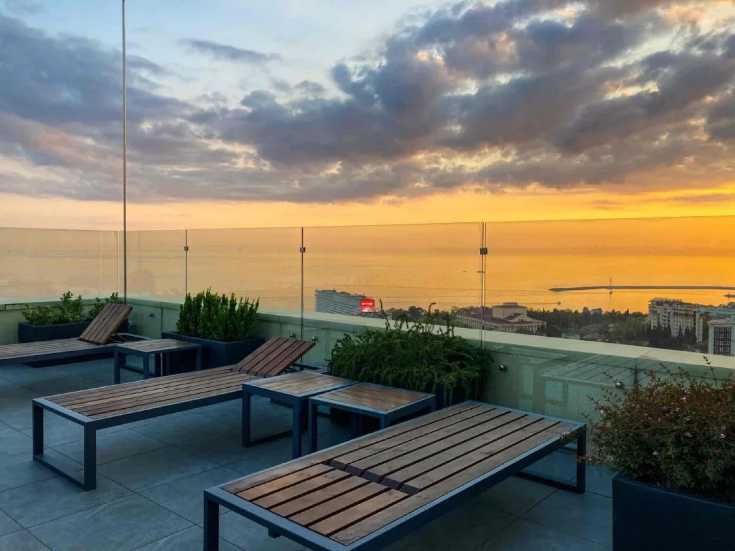 Апартаменты у Дендрария в ЖК Метрополь на самом высоком этаже, где есть бассейн