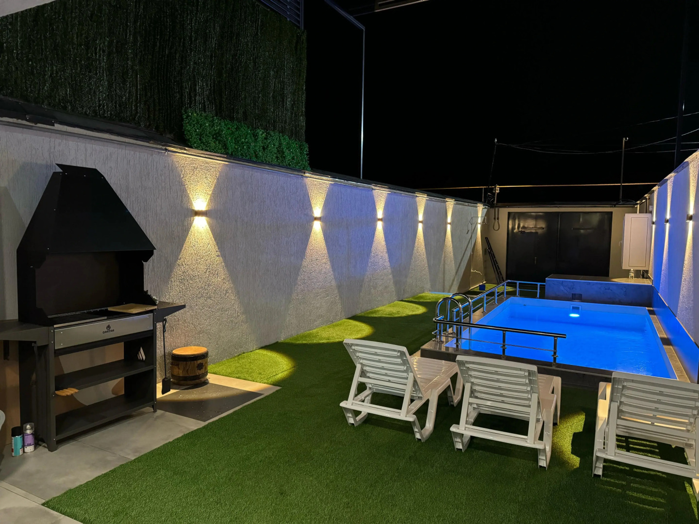 Гостевой дом Дом с бассейном на берегу