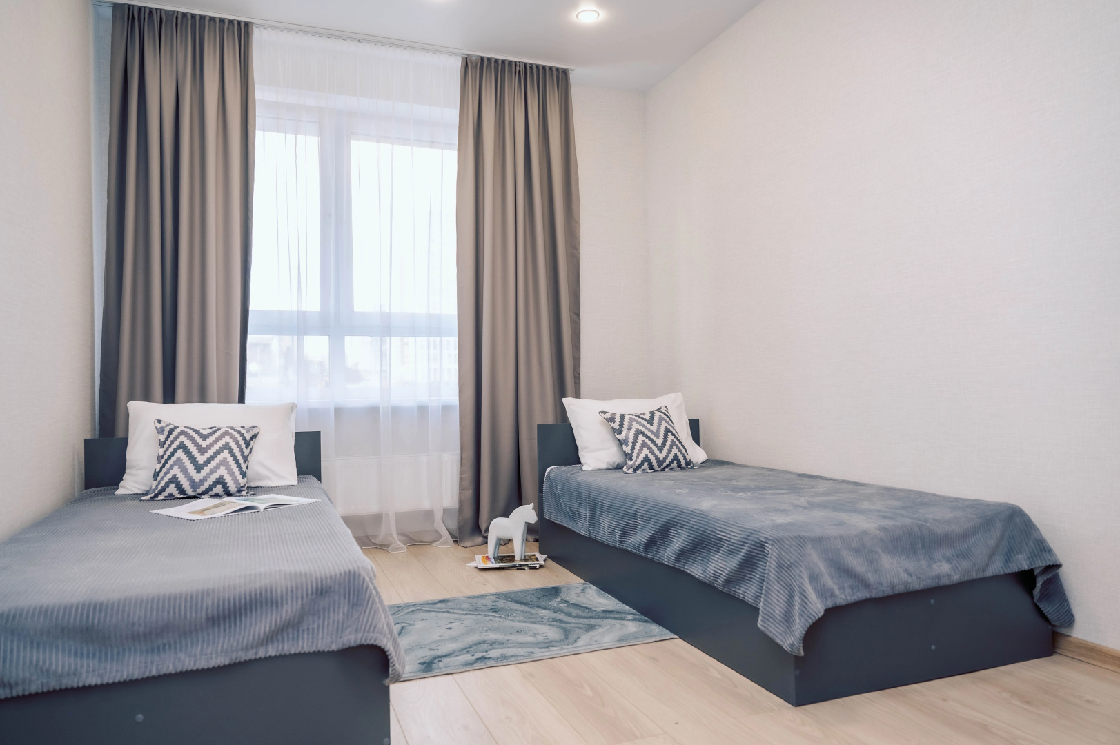 Трехкомнатная Просторная Квартира на 6 гостей у ТЦ Планета и Аквапарка