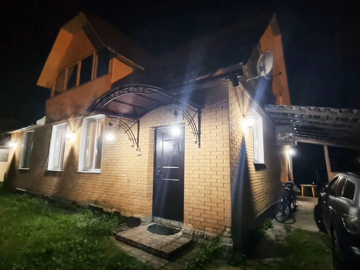 Частный дом Большой двухэтажный коттедж в стиле ампир с баней и бассейном