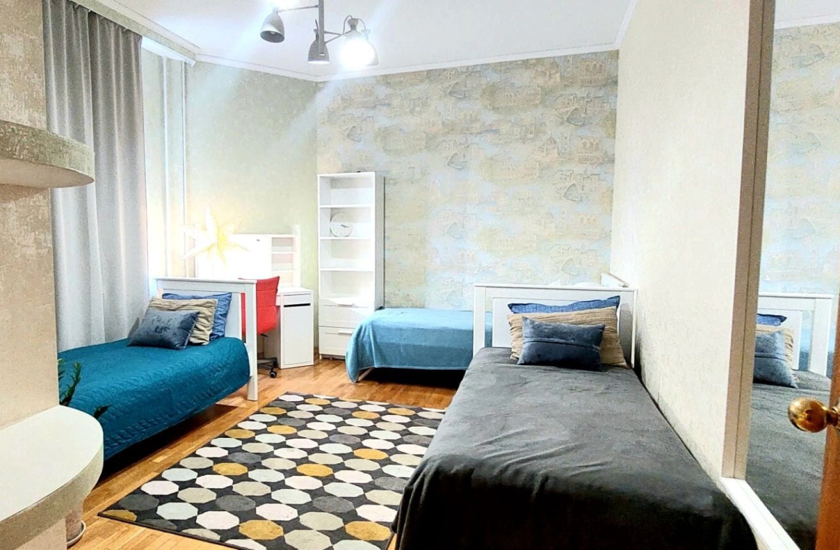 Семейные апартаменты в центре рядом с метро и набережной озера Кабан