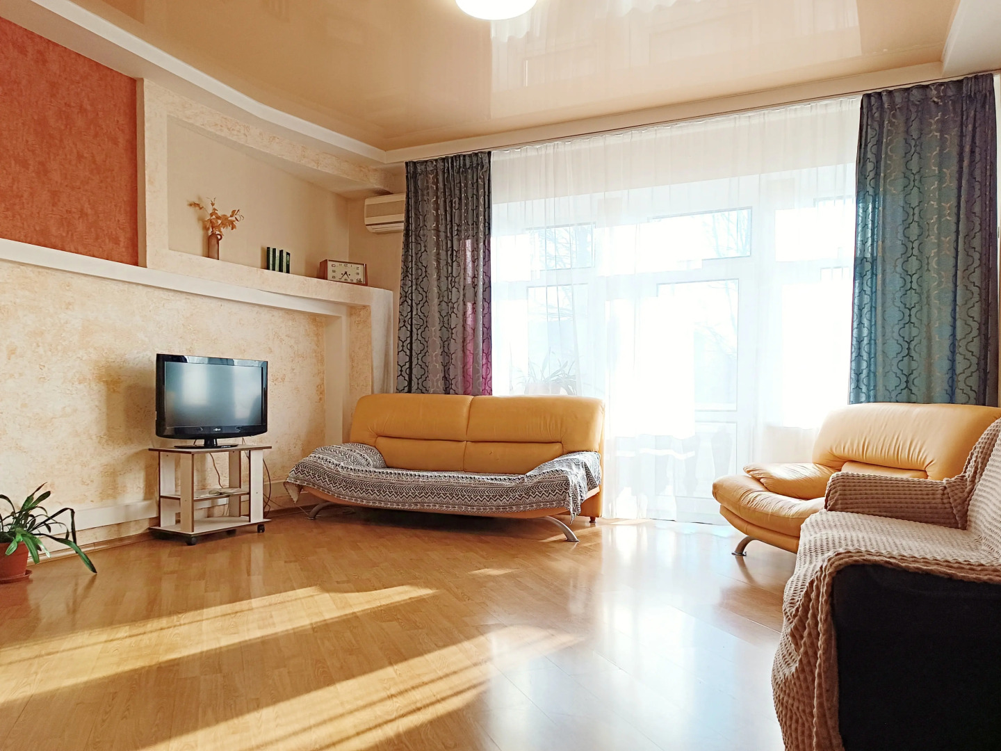 Квартира 3-комн. cталинка с большой ванной рядом с набережной