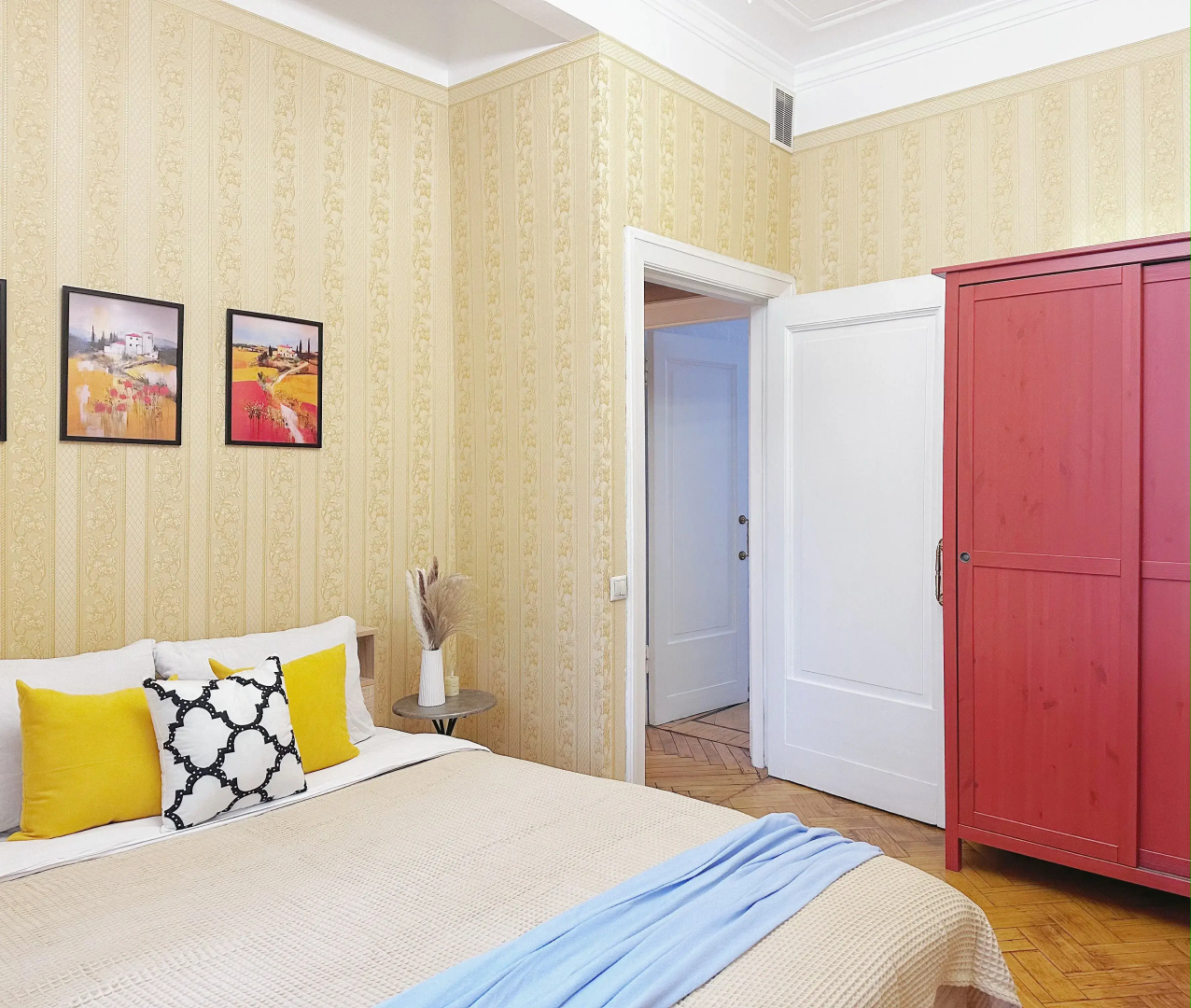 Квартира Четырехкомнатная Natali Apart на 8 Человек Около Патриарших Прудов в Центре Москвы