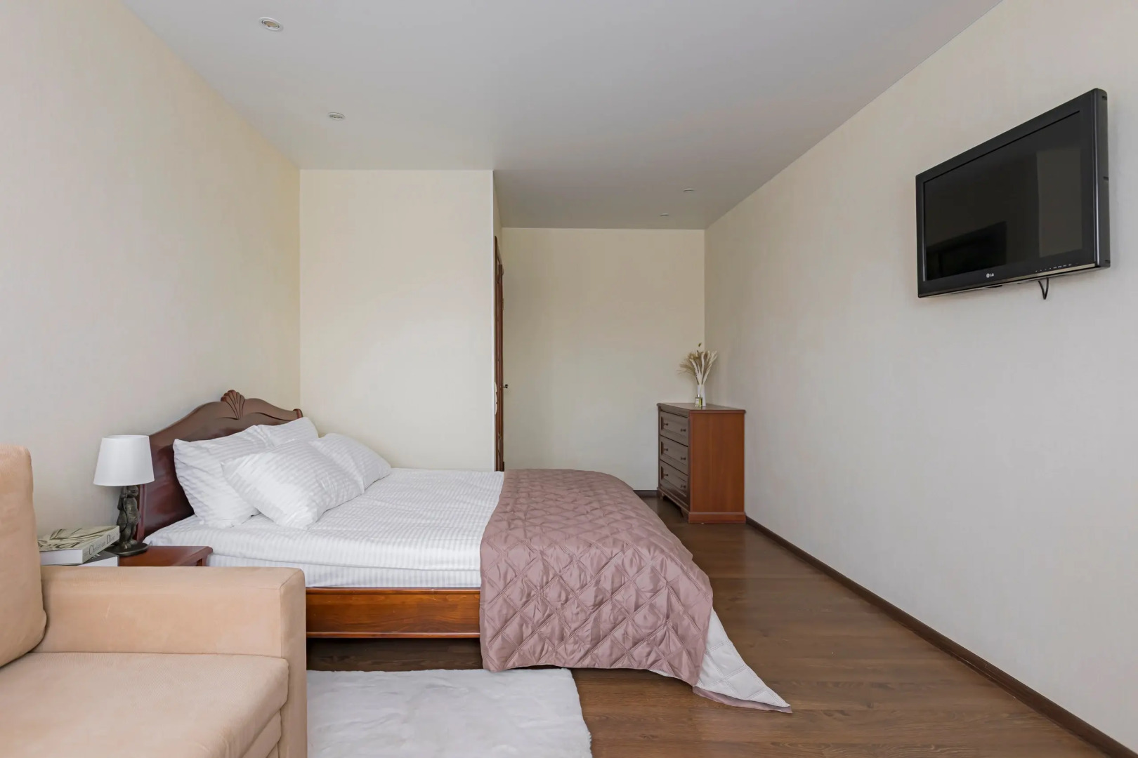 Квартира с Шикарным Видом на Реку Свислочь в Самом Центре Города