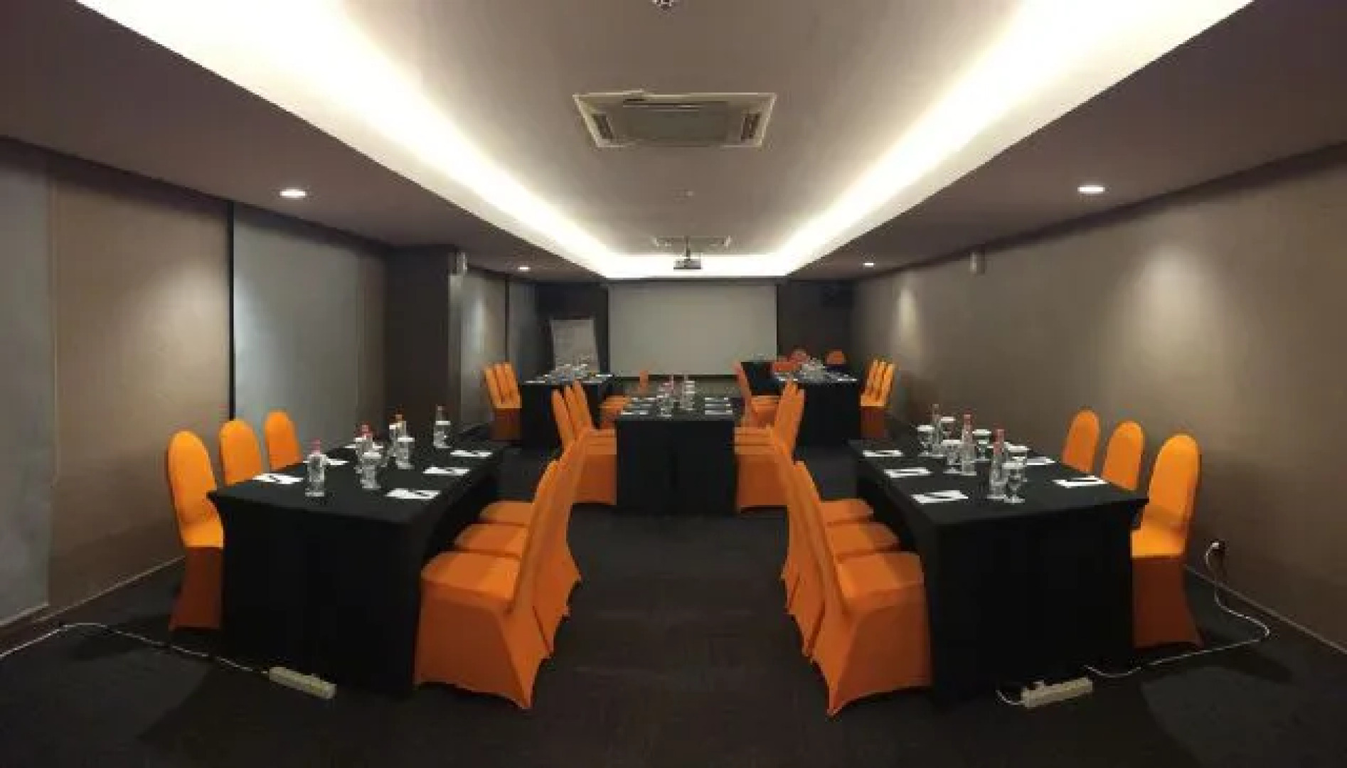 Отель Harper Purwakarta