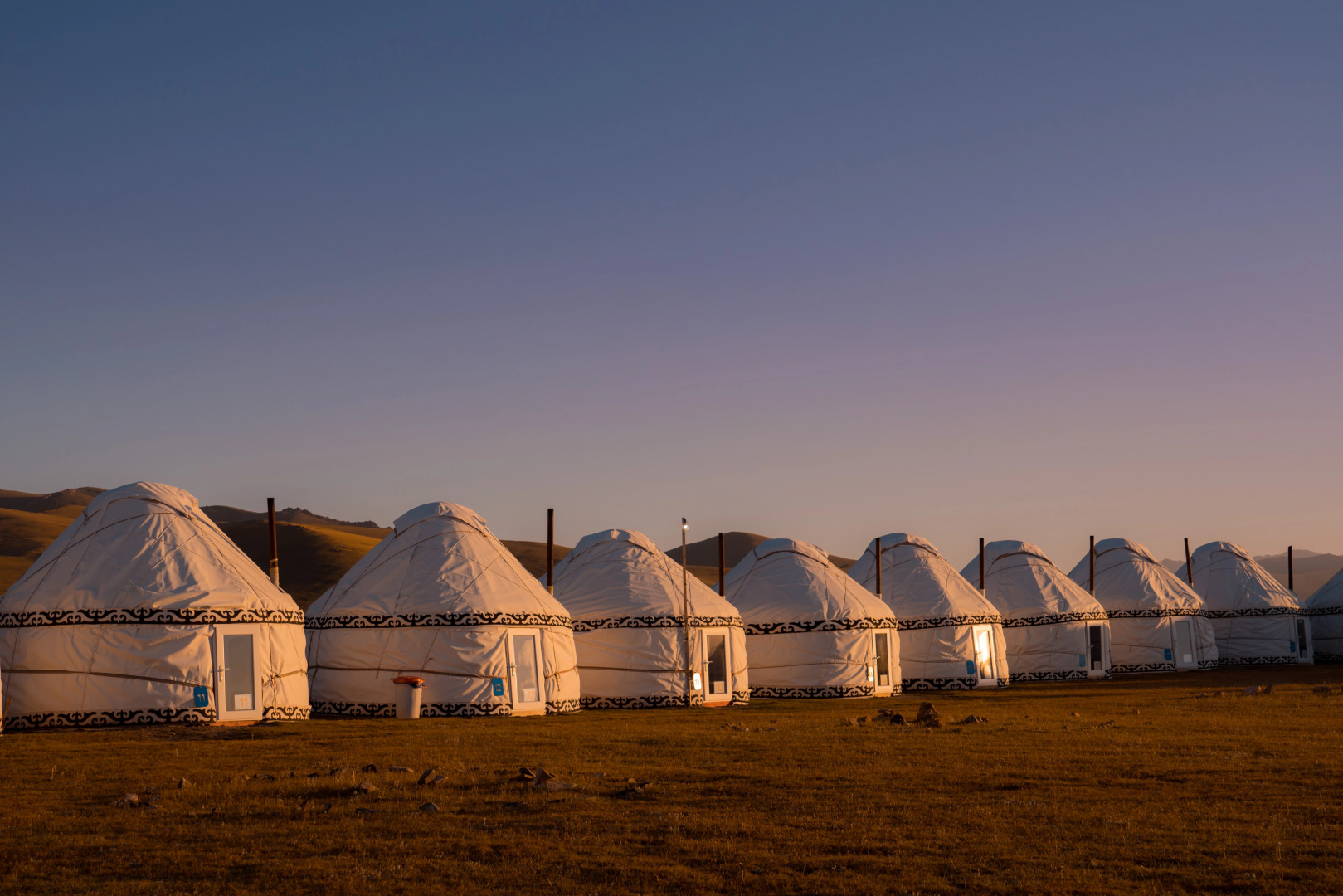 Глэмпинг “AK-SAI TRAVEL” yurt camp at Son Kul lake
