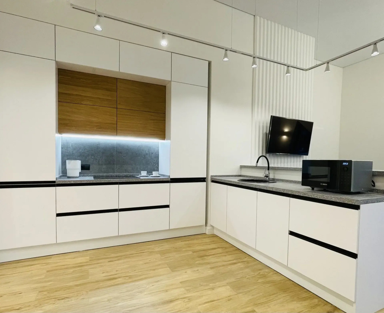 Апартаменты Apartburo Делюкс  в бельэтаже у моря