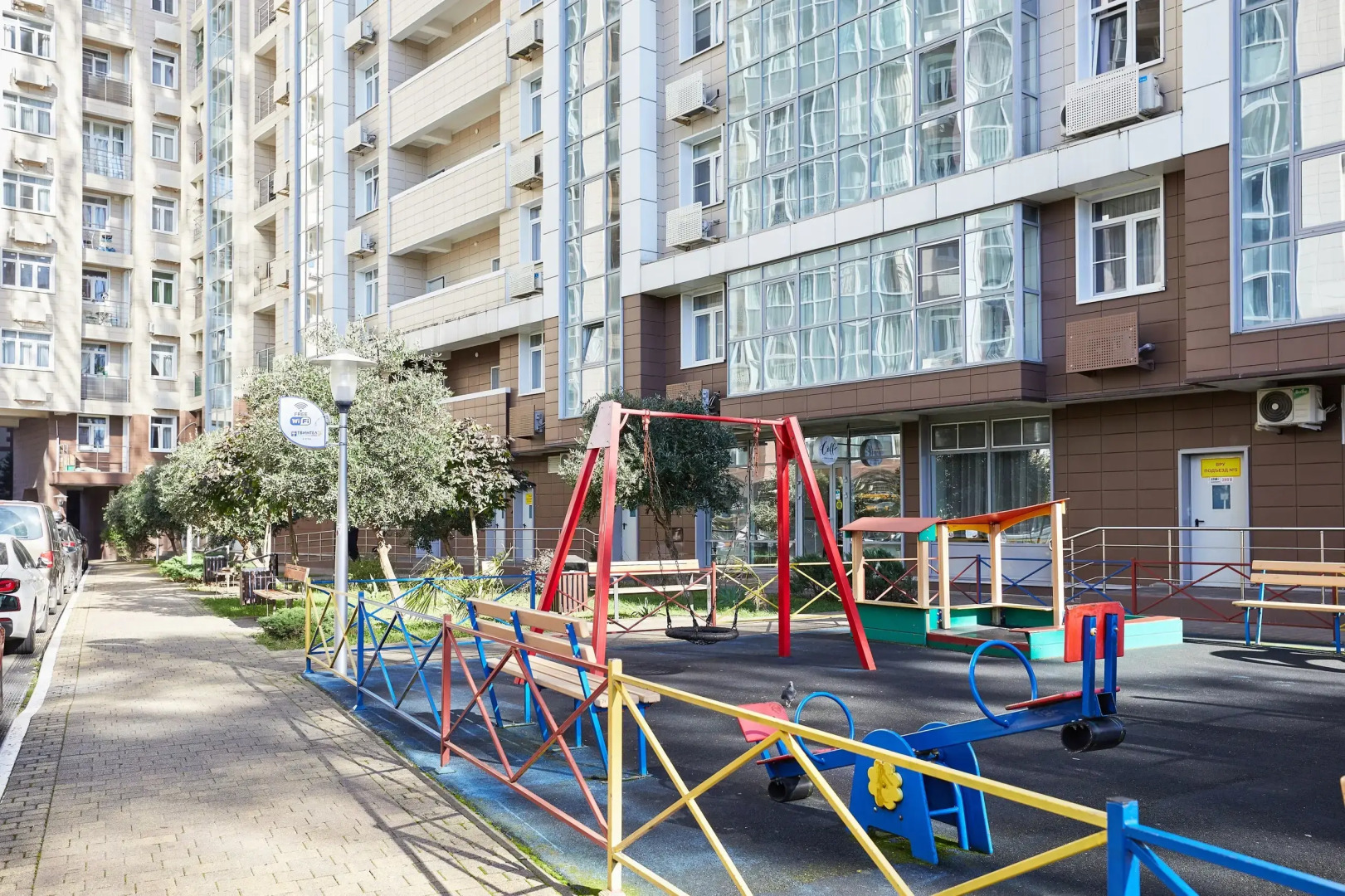 Квартира с изолированной спальней и балконом в 100 м от моря