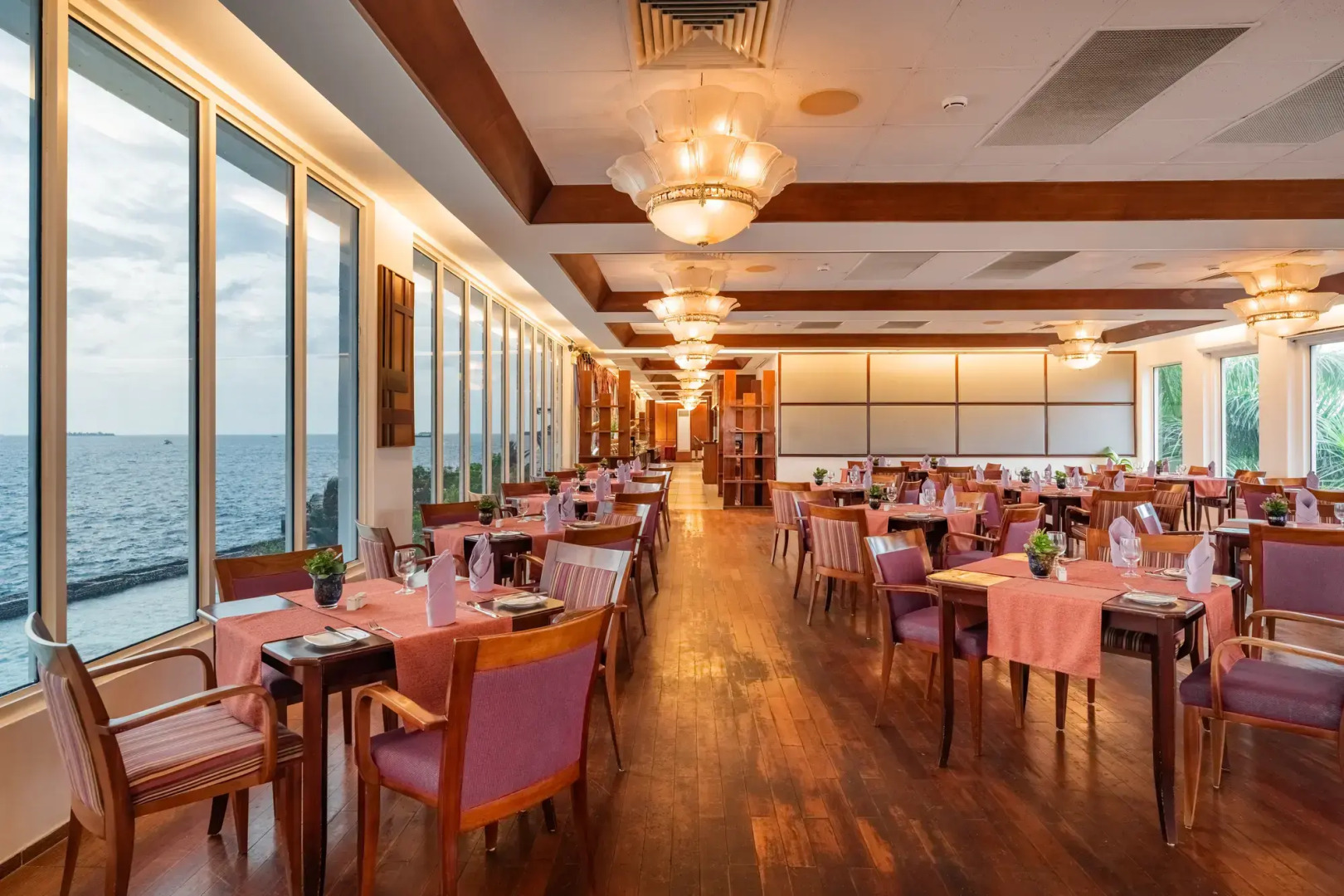 Отель Hulhule Island