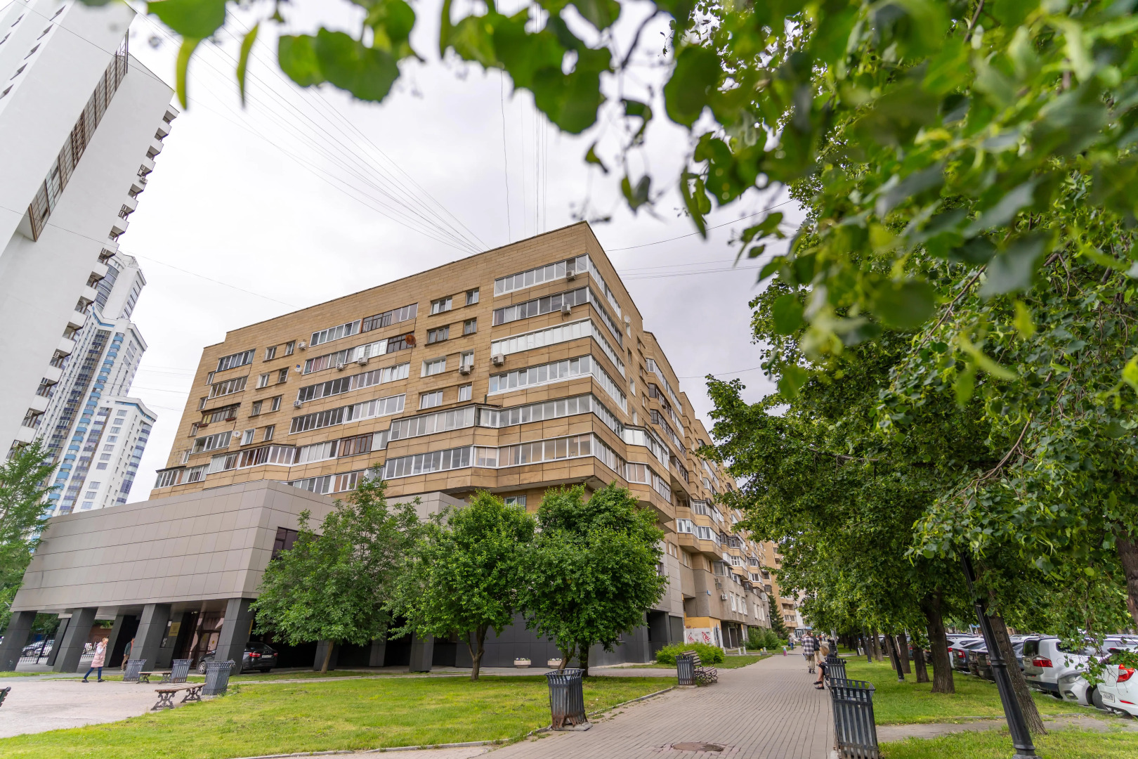 Апартаменты Трёхкомнатные с джакузи на Антона Валека 12