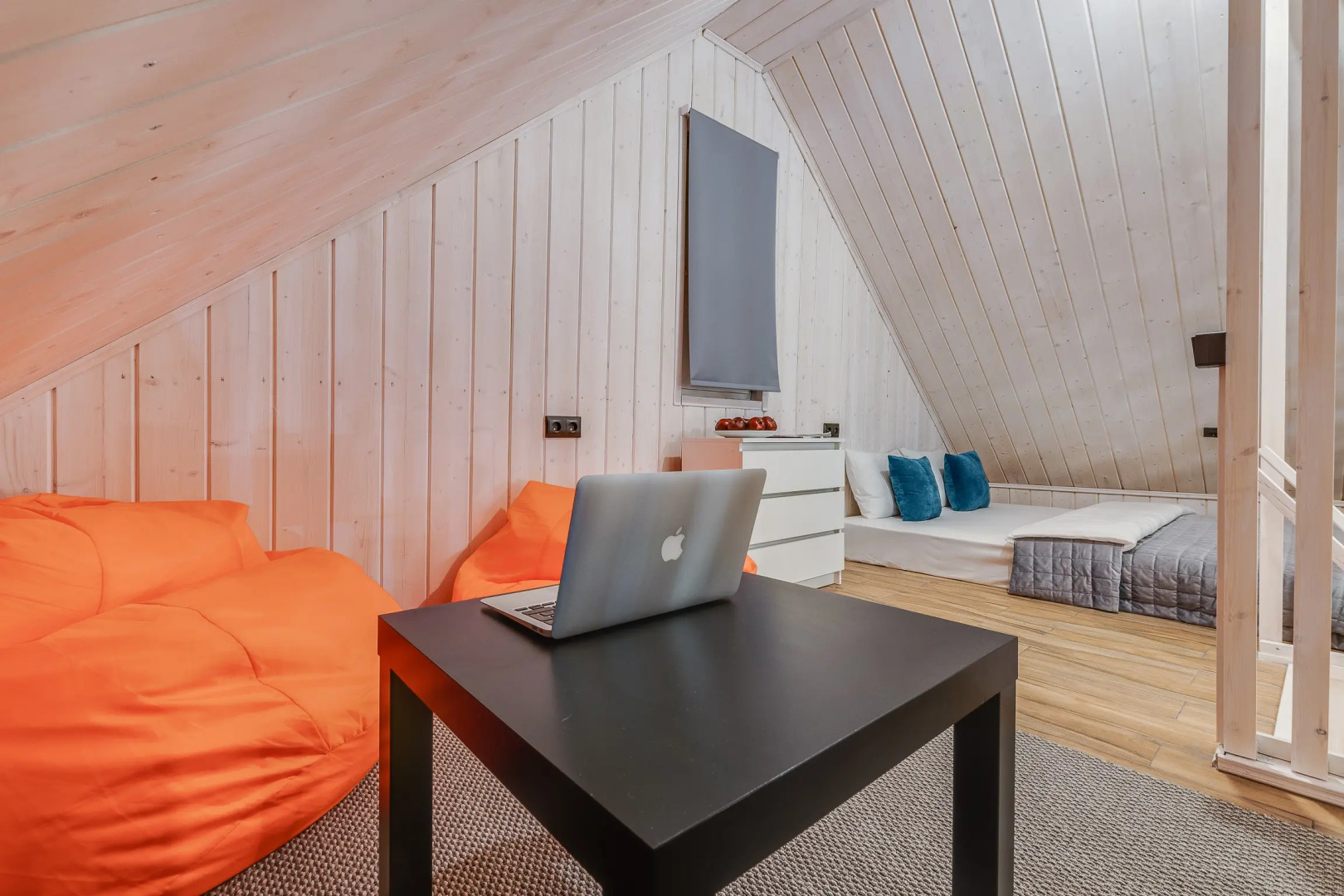 Частный дом загородный с баней на дровах