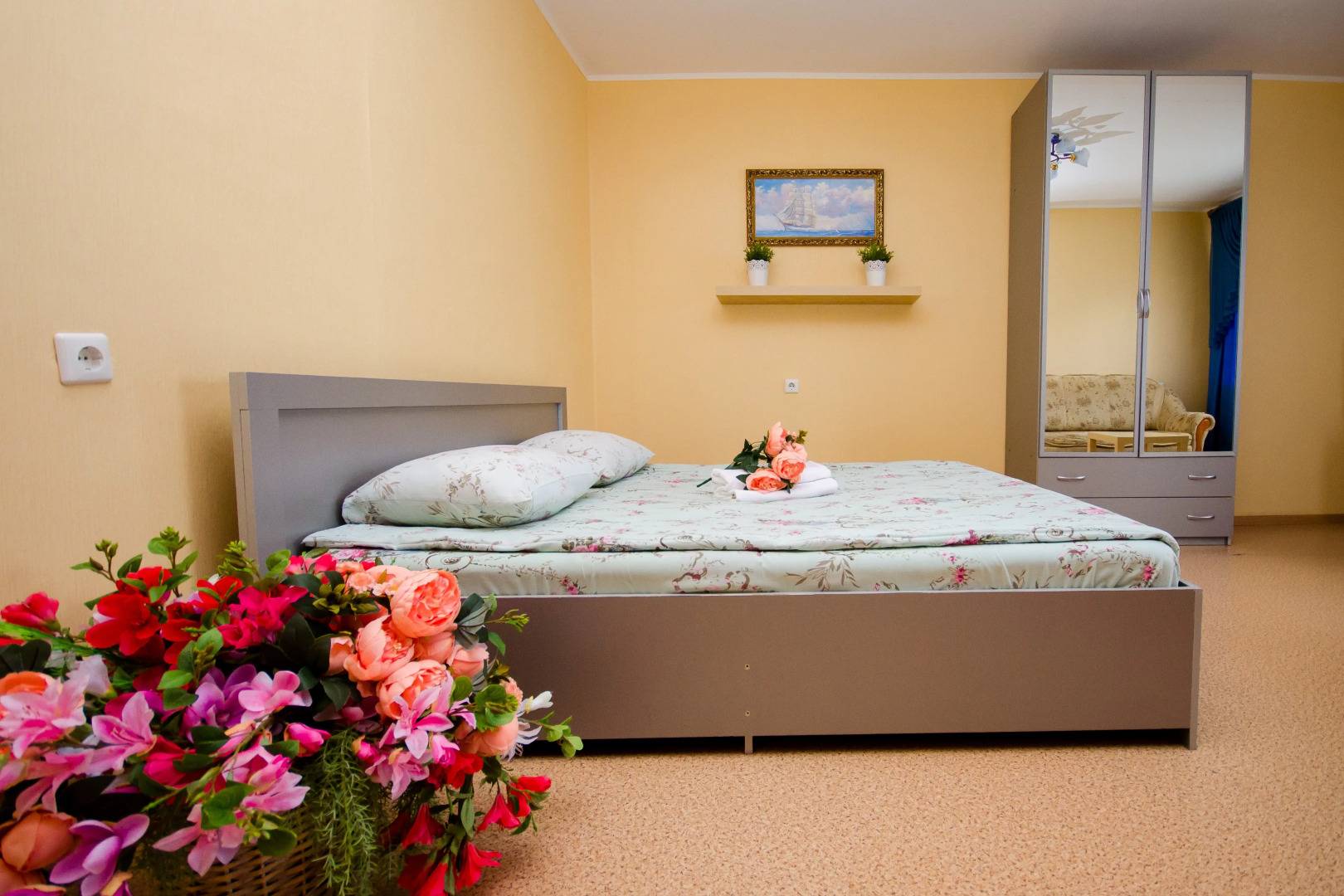 Апартаменты Квартирный Вопрос на Лазурная 17