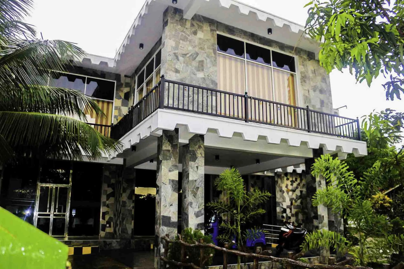 Гостевой Дом Yoho Little Rose Inn