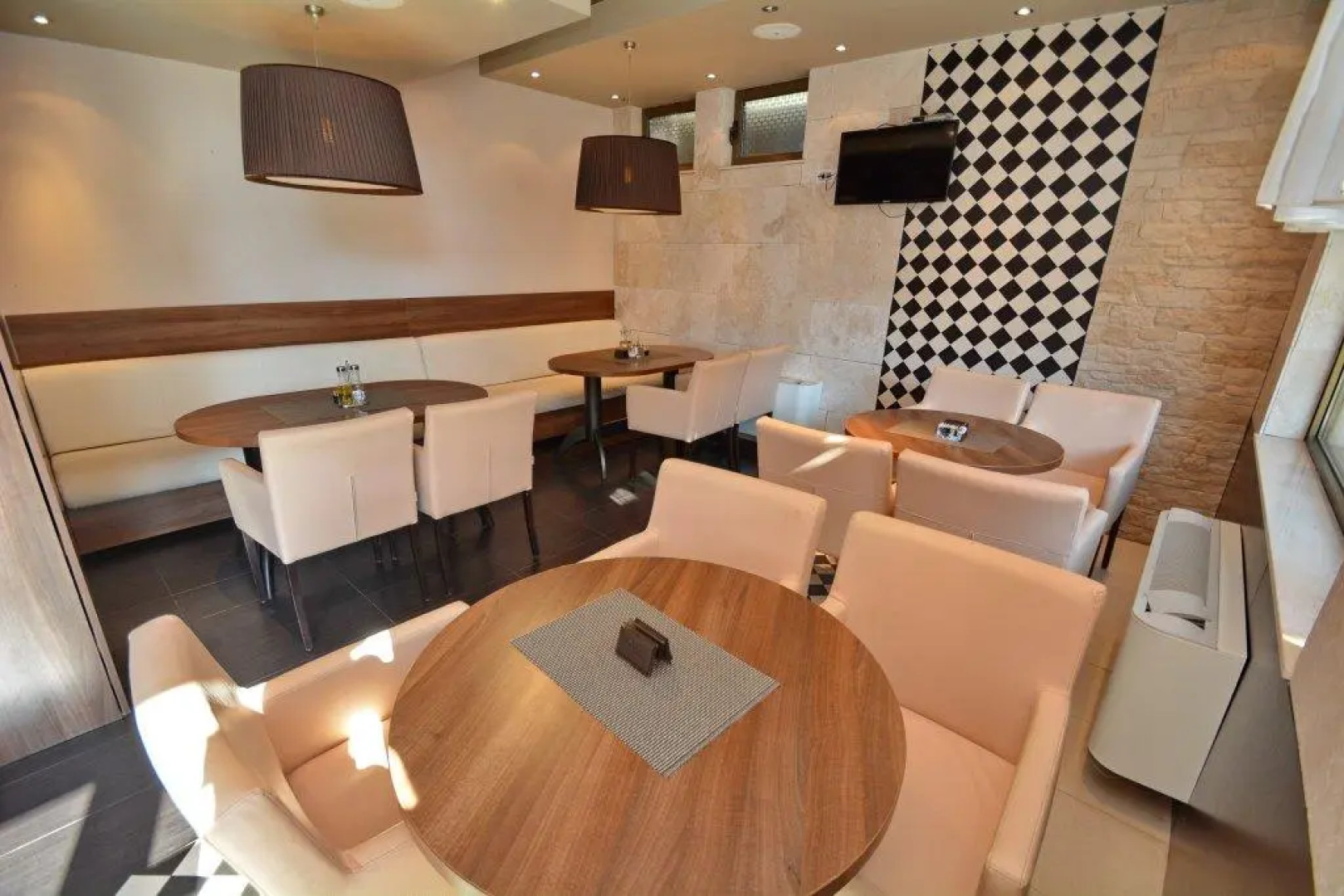 Отель Swiss Holiday