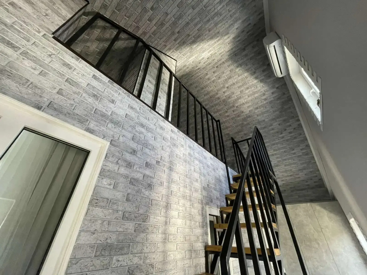 Апартаменты Двухуровневые апартаменты около музея ангелов